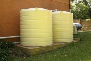 Three 2000L Ultraslim tanks as a screen